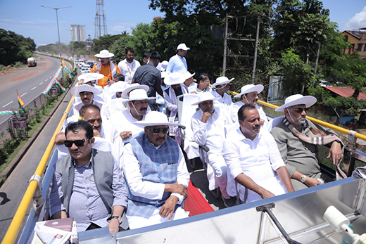 CM, Ministers receive grand welcome in Ambaari bus